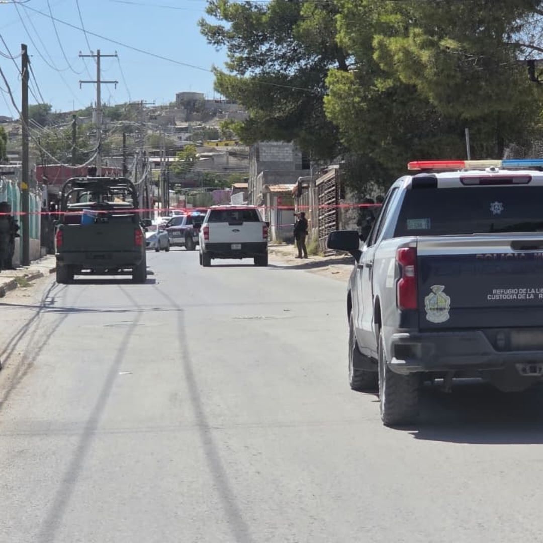El agresor le disparó en dos ocasiones, posteriormente huyó a pie.
